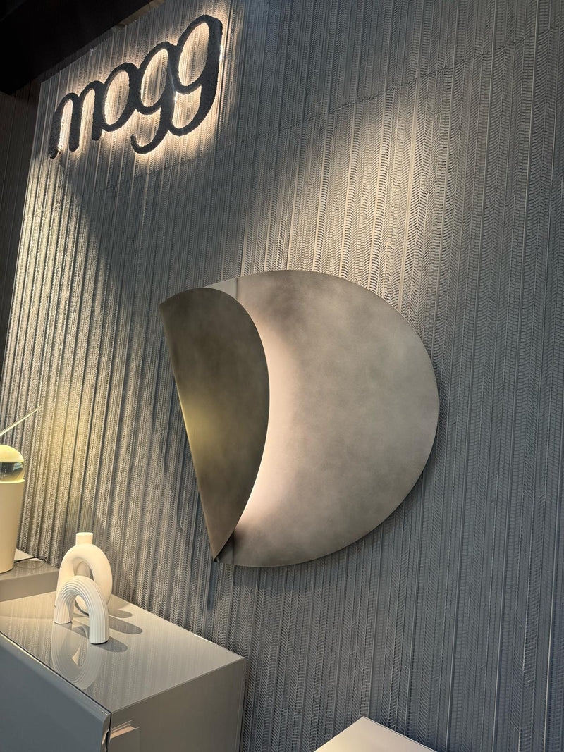 Plier wall lamp
