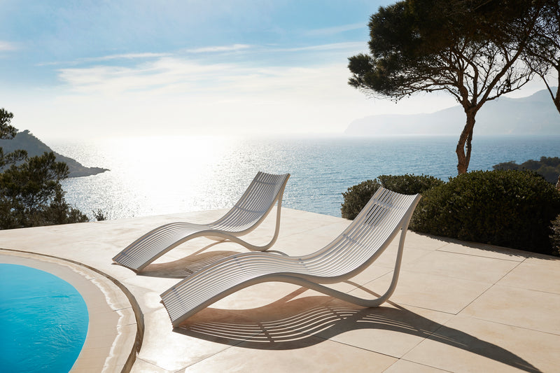 Ibiza sun lounger with side table white