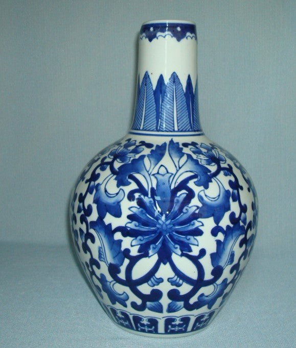 Vase Porcelain Blue White 'Ming'