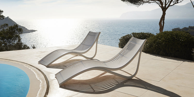 Ibiza sun lounger with side table